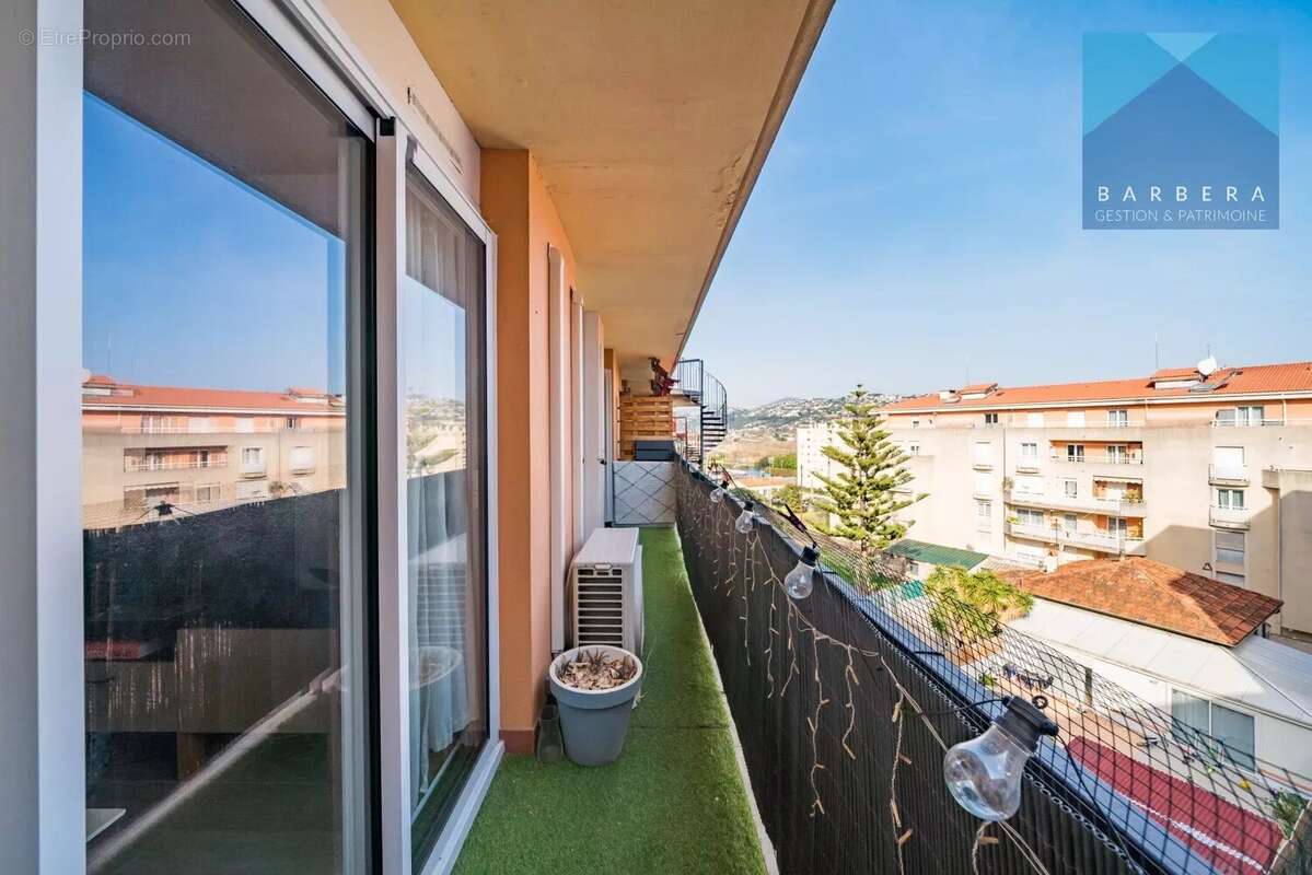Appartement à SAINT-LAURENT-DU-VAR