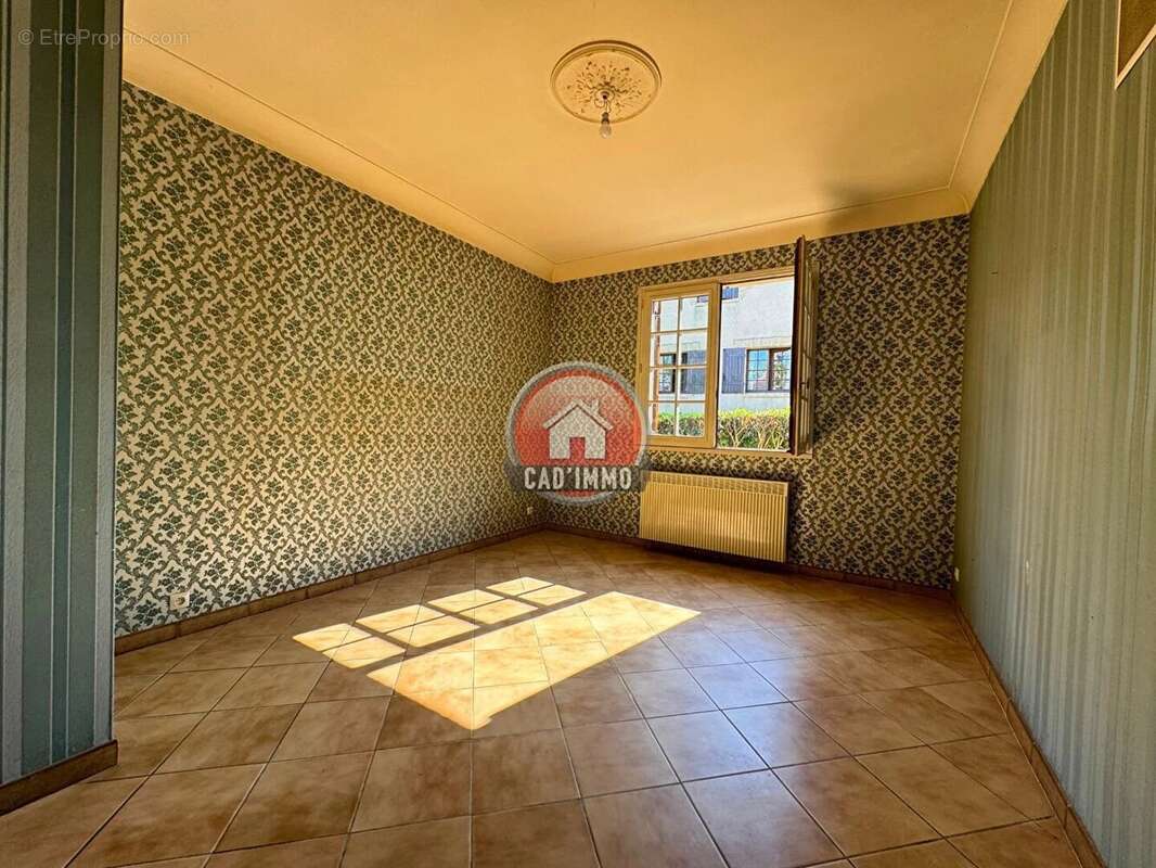 Maison à COUZE-ET-SAINT-FRONT