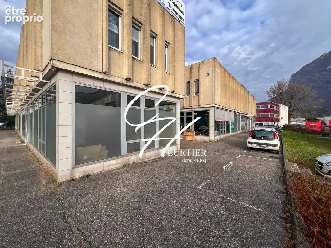 Commerce 192 m² à Saint-Martin-Le-Vinoux  - photo 1