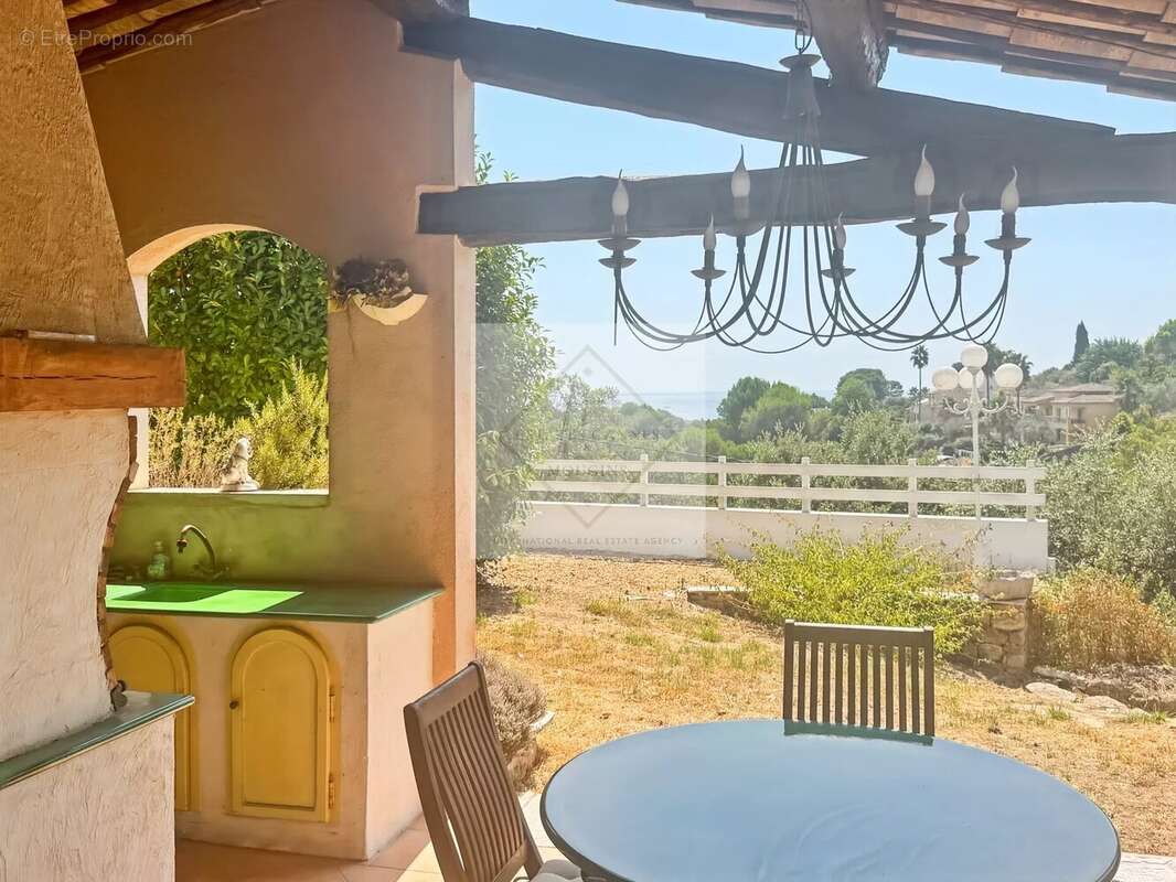 À vendre – villa de charme vue mer à antibes, calme absolu - photo 16