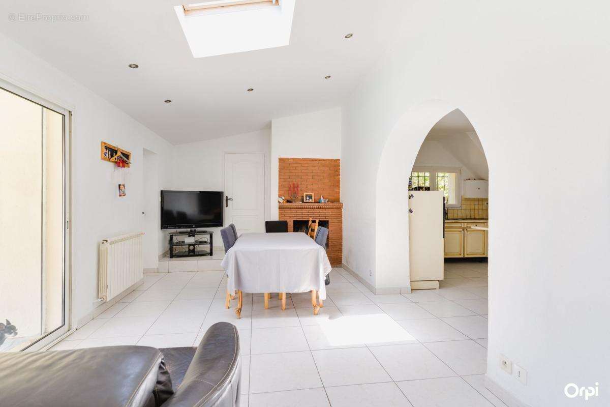 Maison familiale de 205 m² avec piscine – La Ciotat - photo 8