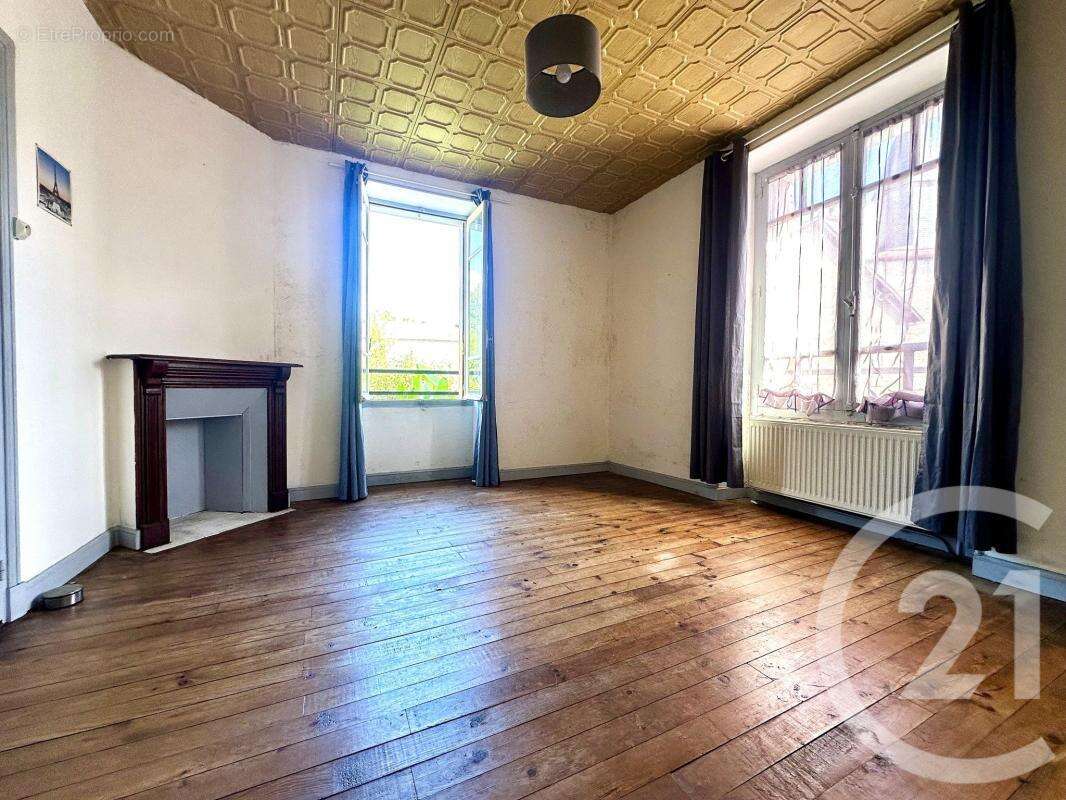 Maison à LES BILLANGES
