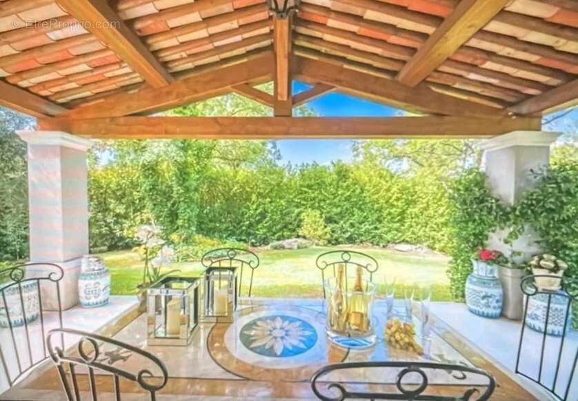 Maison à TOURRETTES