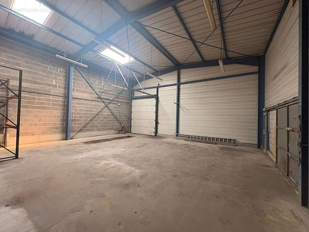 Commerce à LES PONTS-DE-CE