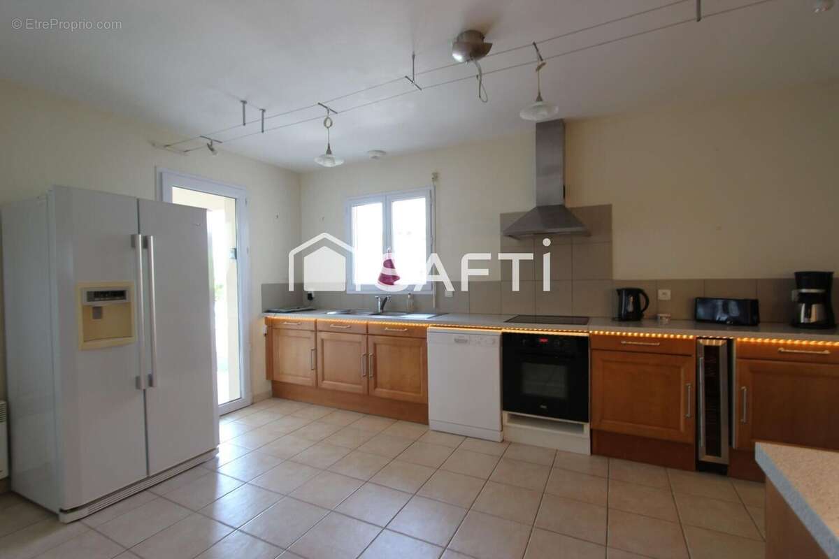 Maison 113 m² à La Caillere-Saint-Hilaire  - photo 4