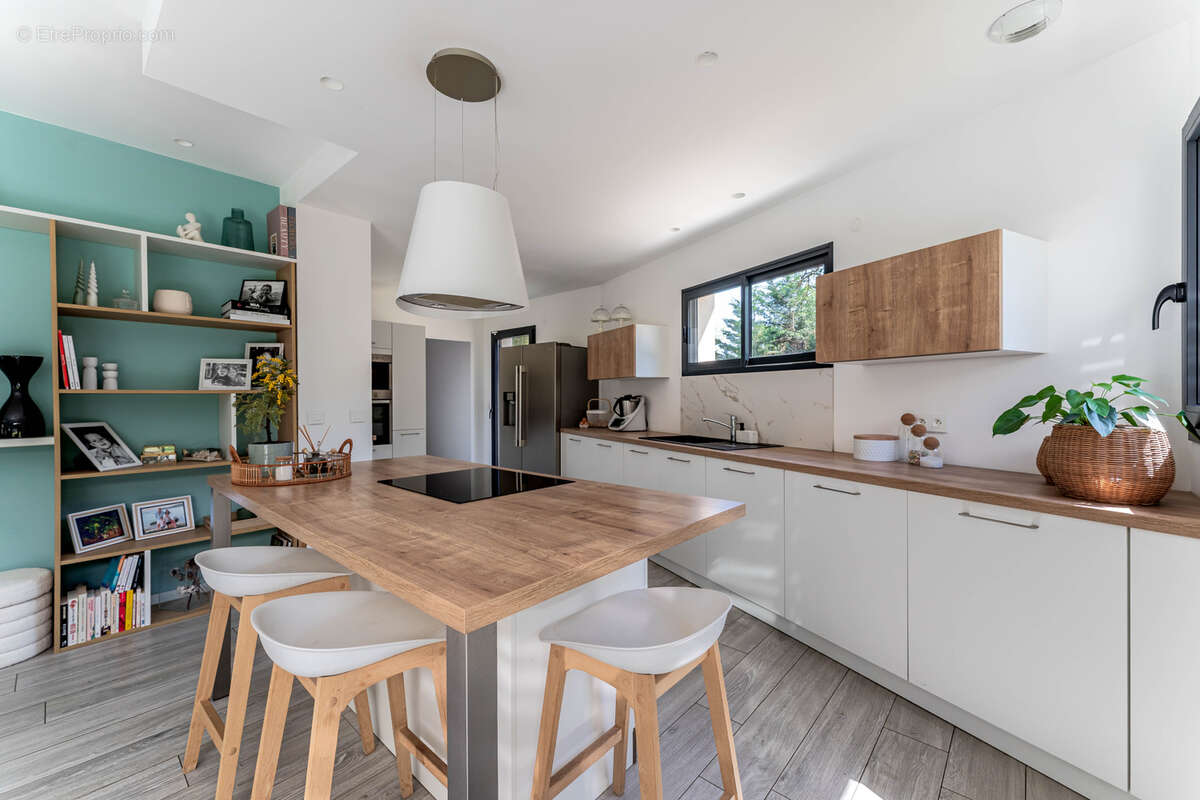 Maison à GREZIEU-LA-VARENNE