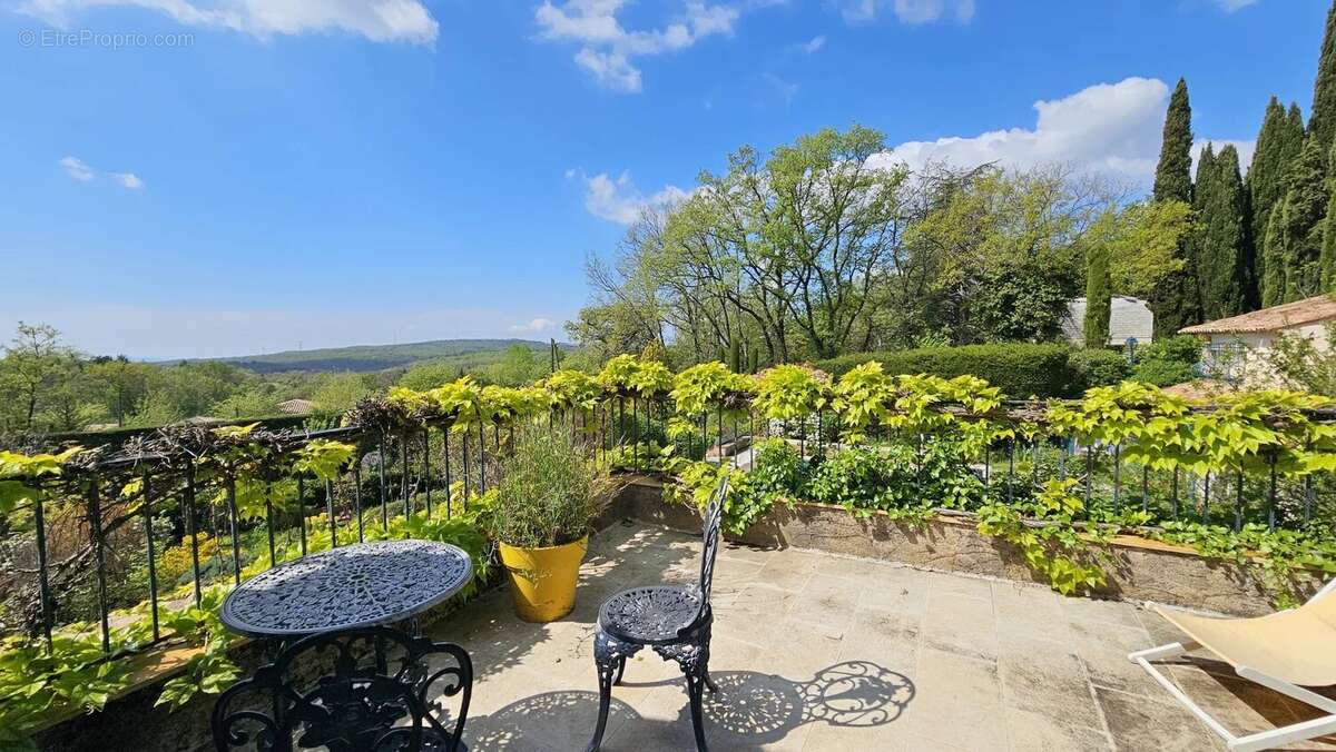 À Vendre  Propriété d'Exception avec Villa principale, Maison d'invité et Dépendance - photo 20