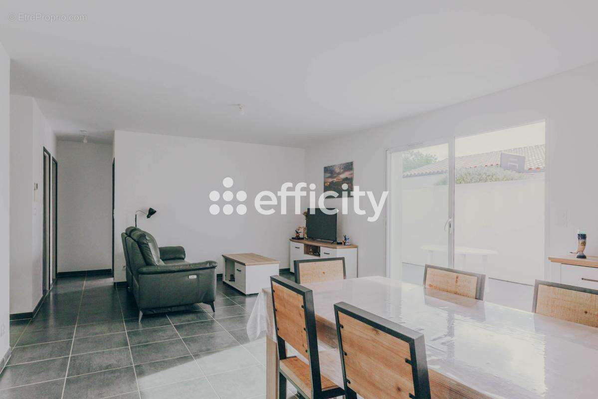 Maison à SAINTE-SOULLE