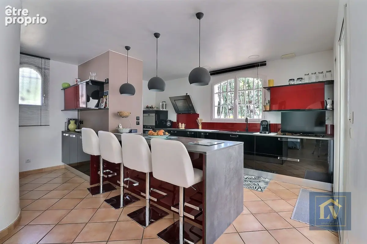 A vendre villa provençale avec garage et dépendance, grand jardin et piscine - photo 9