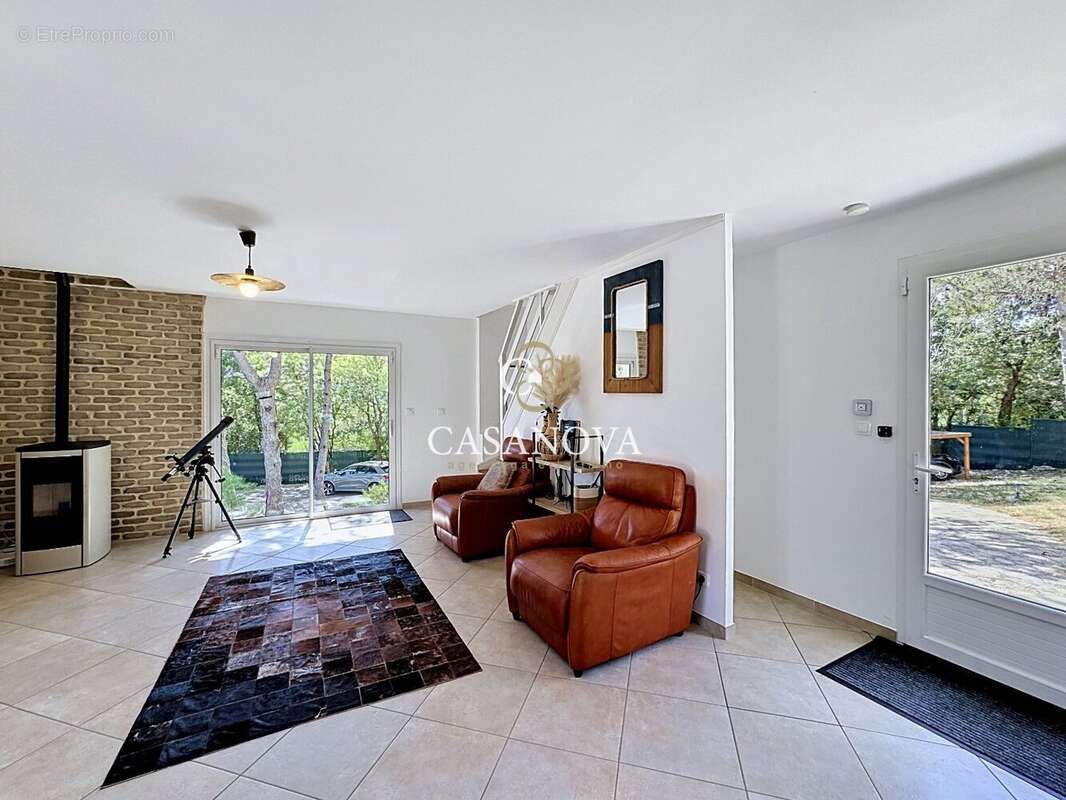Proche de Gignac Deux habitations, appartement indépendant, deux piscines dans un cadre privilégié. - photo 14