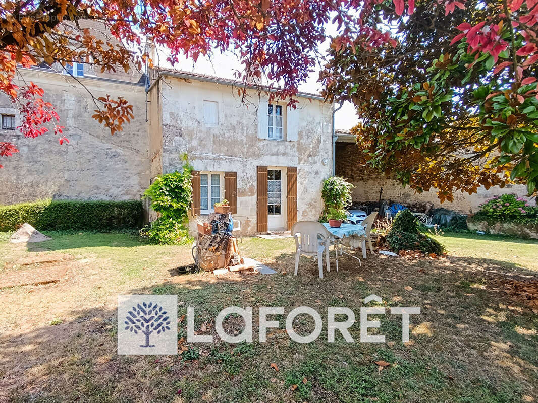 Maison à MAZEROLLES