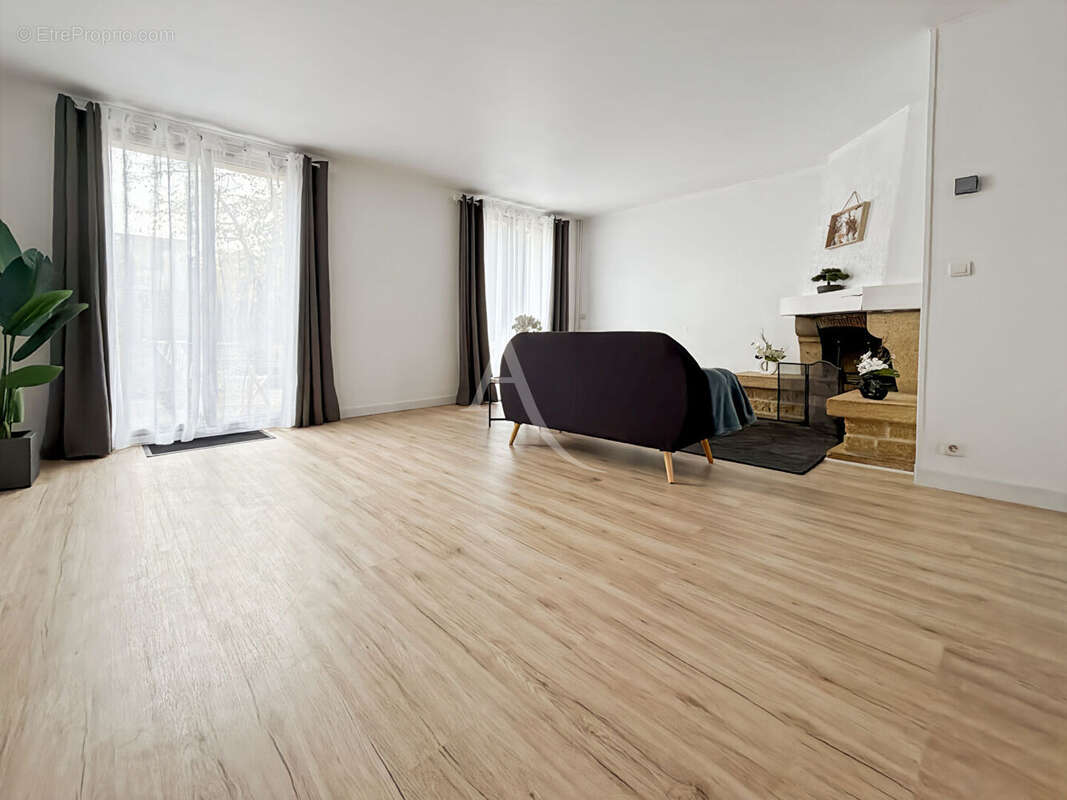 Maison à JOUY-LE-MOUTIER