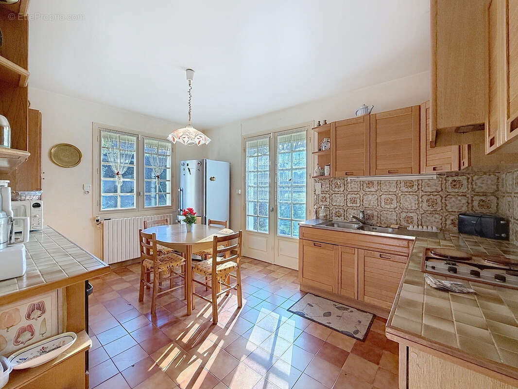 Maison à SAINT-CYR-LA-ROCHE