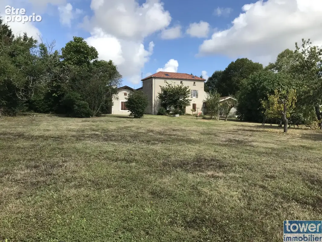 Superbe corps de ferme sur 1 hectare avec gite indépendant à rénover, séchoir à tabac et nombreuses dépendance - photo 3