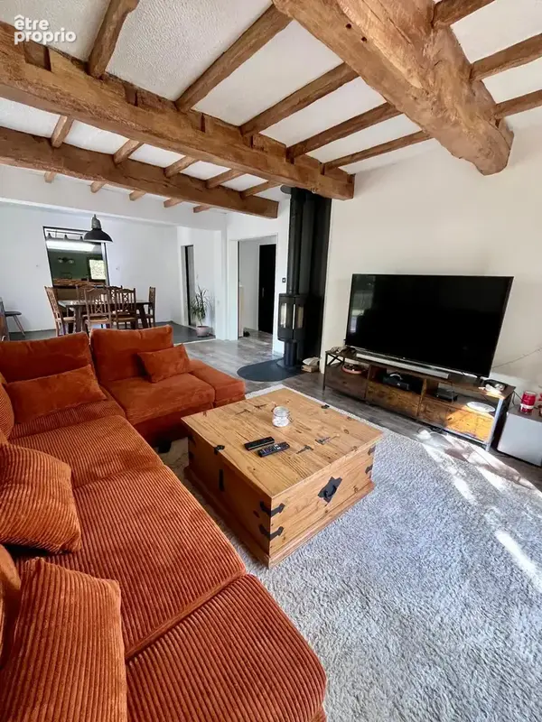 À découvrir : maison 5 pièces avec de beaux espaces extérieurs ! - photo 3