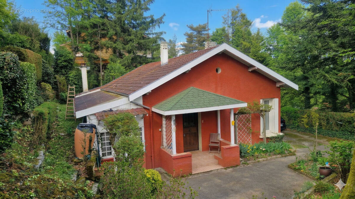 Maison à CHARBONNIERES-LES-BAINS