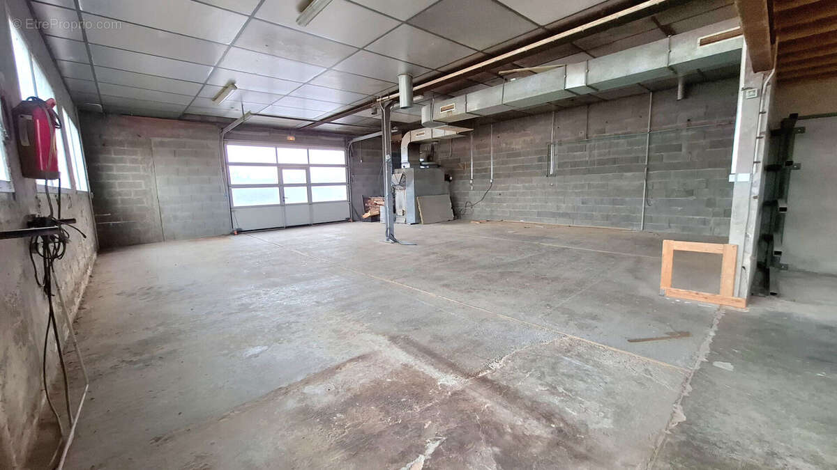 Commerce à FERRIERES