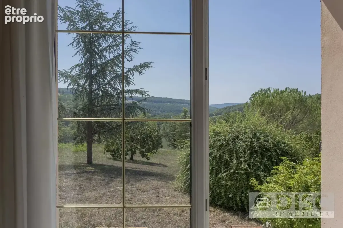 Belle maison moderne avec 1 hectare de terrain et belles vues - photo 12