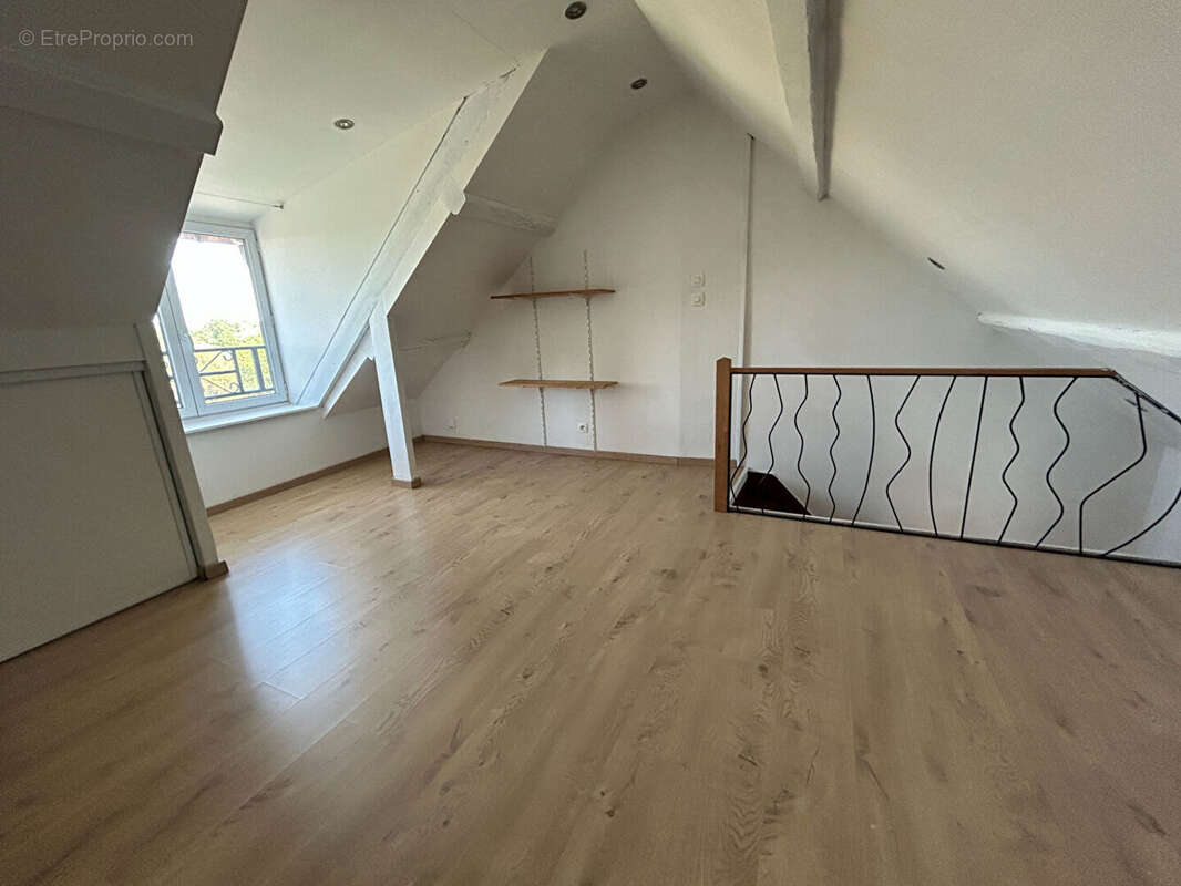 À VENDRE - Maison rénovée d'environ 68 m² au sol - Picquigny - photo 8