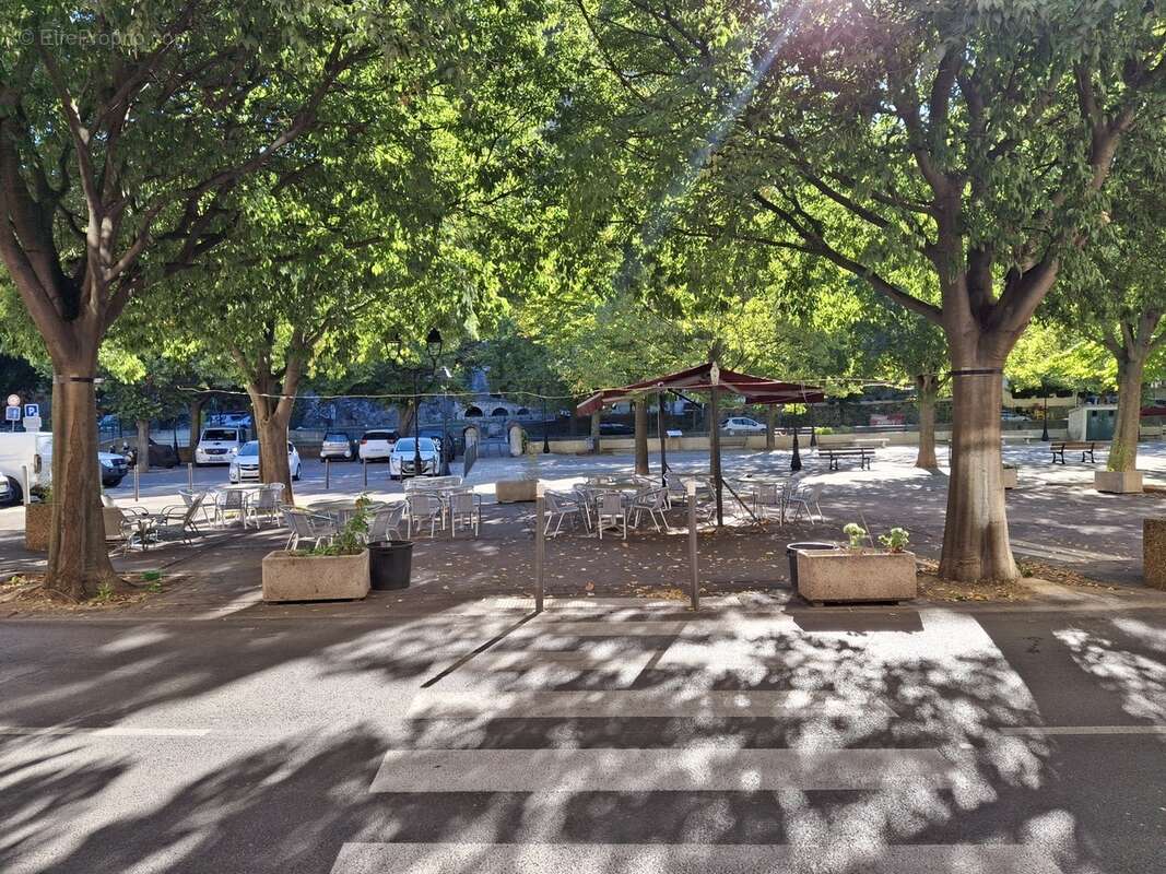 Commerce à ROQUEVAIRE