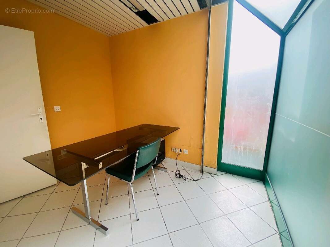 Commerce 143 m² à Gaillard  - photo 6