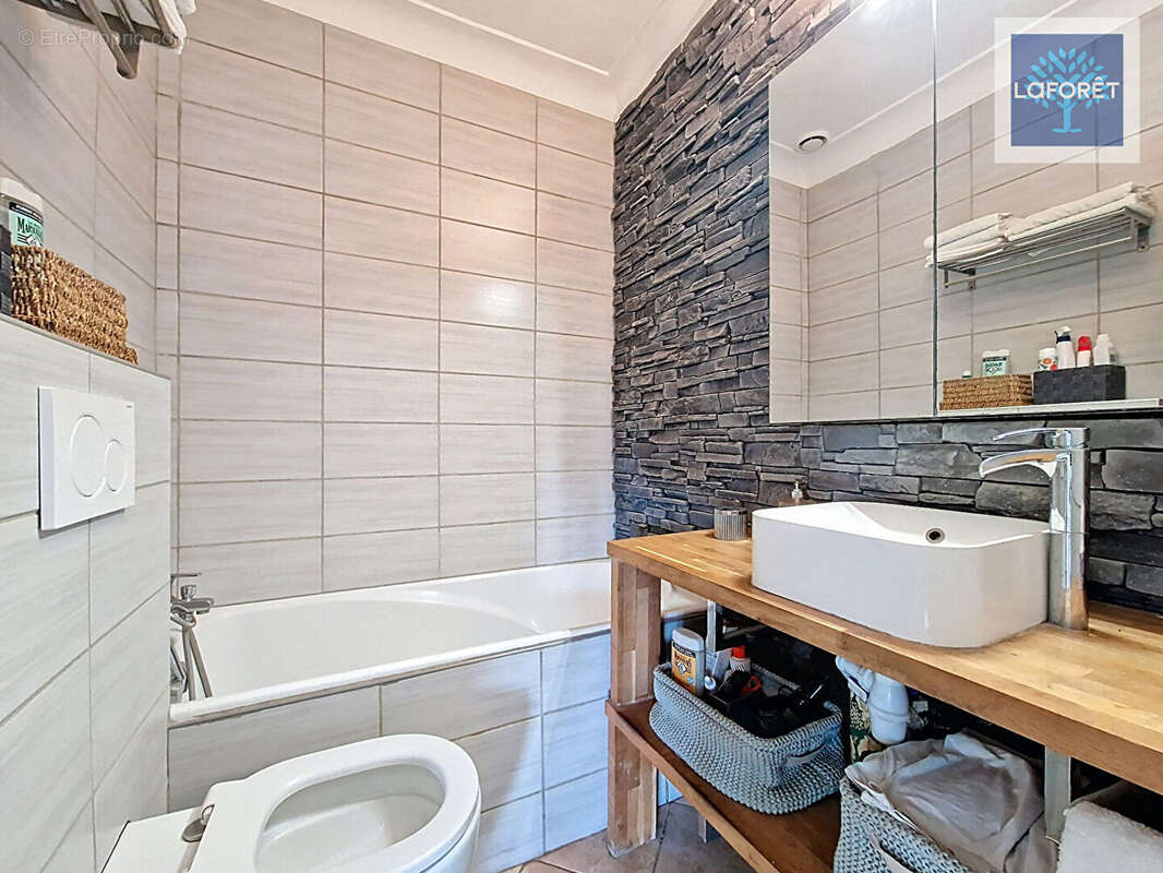 Appartement à VALLAURIS