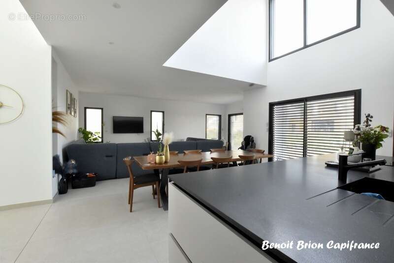 Maison à LA CHAPELLE-DES-FOUGERETZ