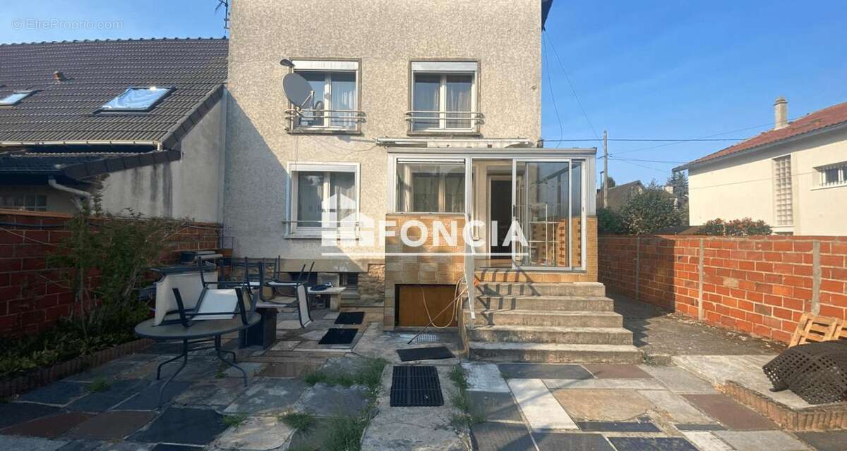 Le charme d'une maison familiale au cœur d'un quartier recherché de Gagny ! - photo 2