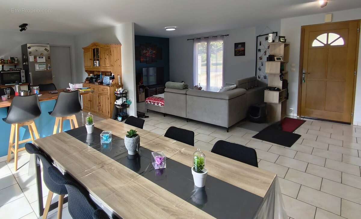 Maison à CELLE-LEVESCAULT