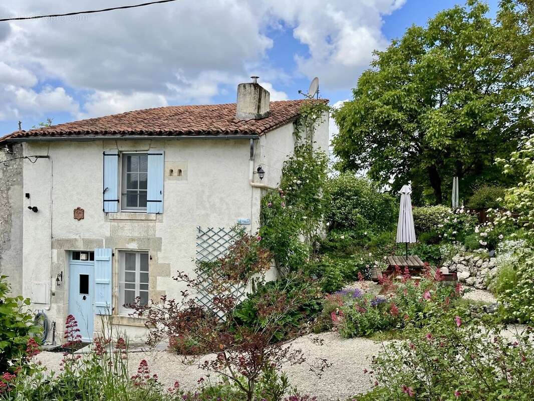 Maison à AUBETERRE-SUR-DRONNE