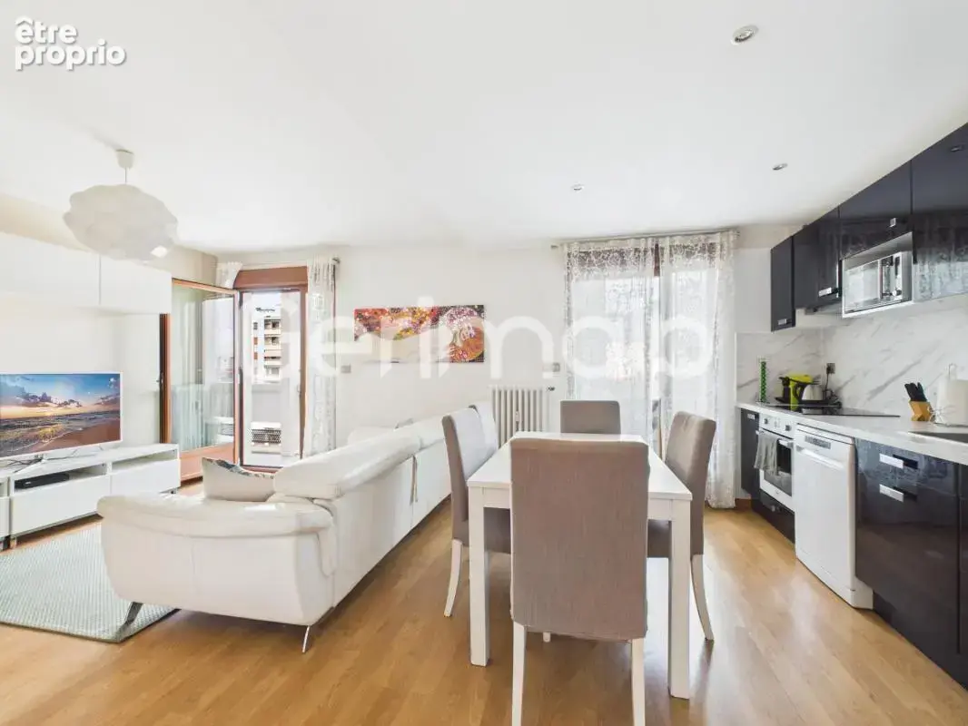 Vente - Appartement - 5 pièces + cuisine - 104,13 m² - 790 - photo 3