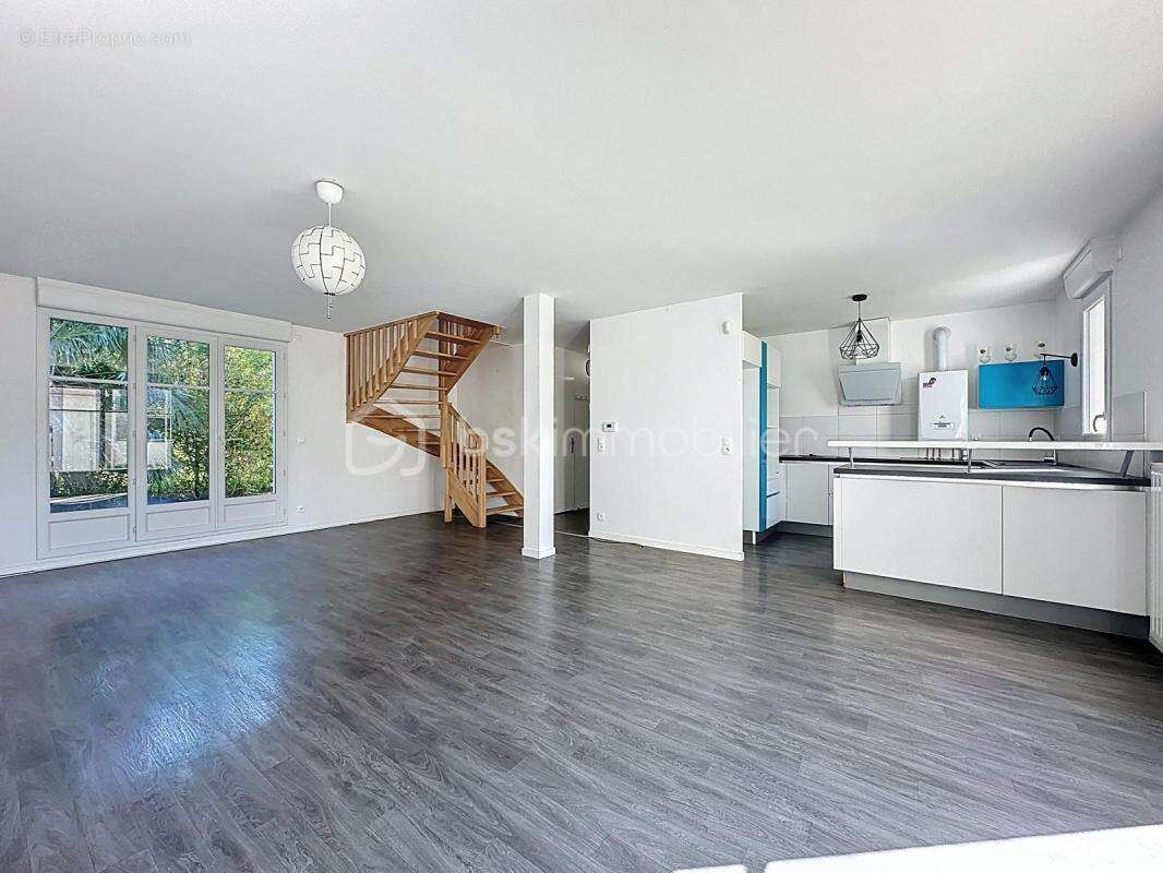 Maison à SAINT-PIERRE-DU-PERRAY