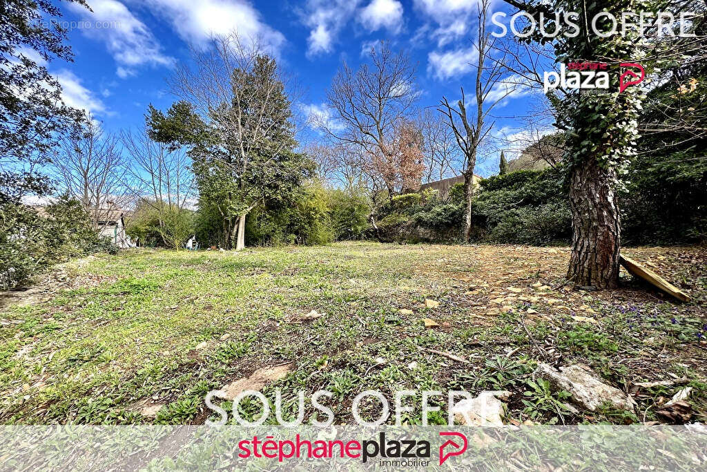 Terrain à BAGNOLS-SUR-CEZE