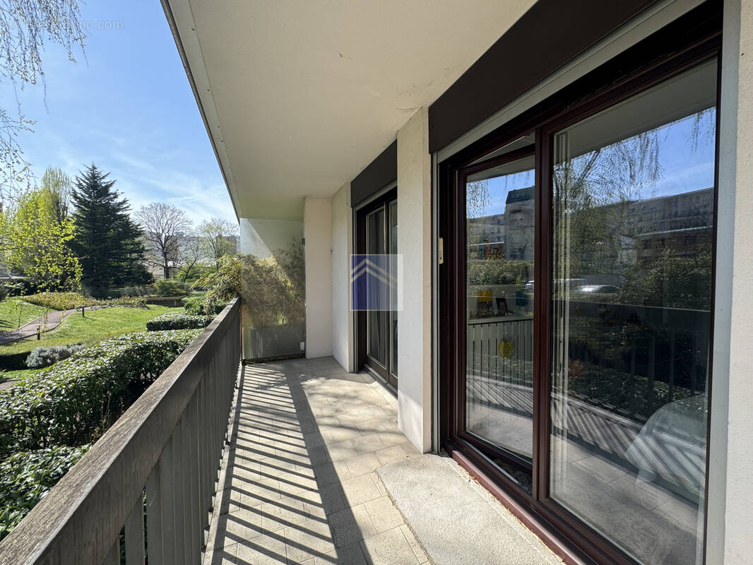 Appartement à COURBEVOIE