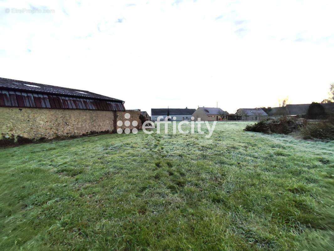 Commerce à TREMBLAY-LES-VILLAGES