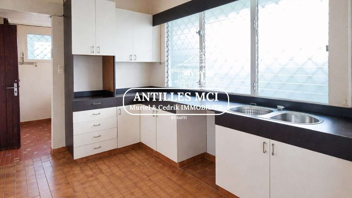 Maison 199 m² à Fort-De-France  - photo 2