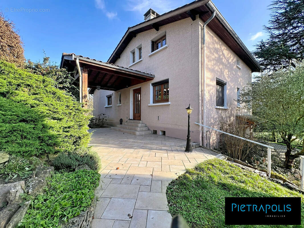 Maison à NEUVILLE-SUR-SAONE