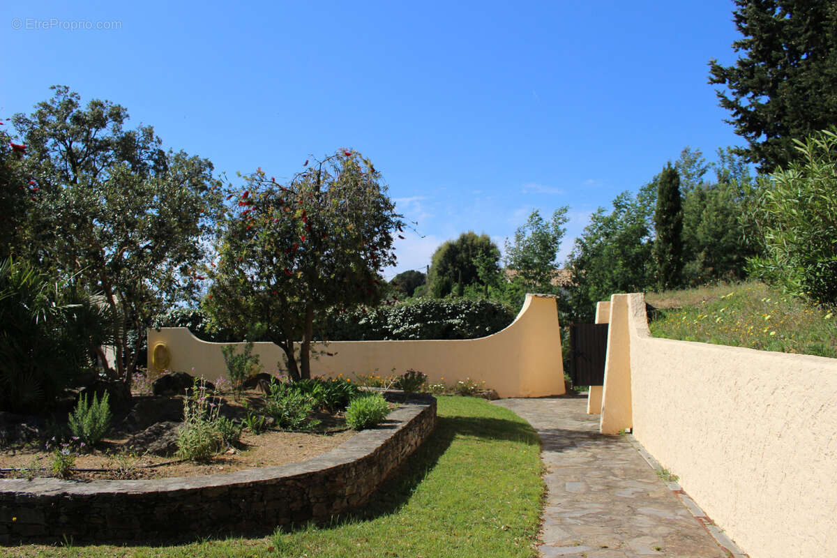 Maison à BORMES-LES-MIMOSAS