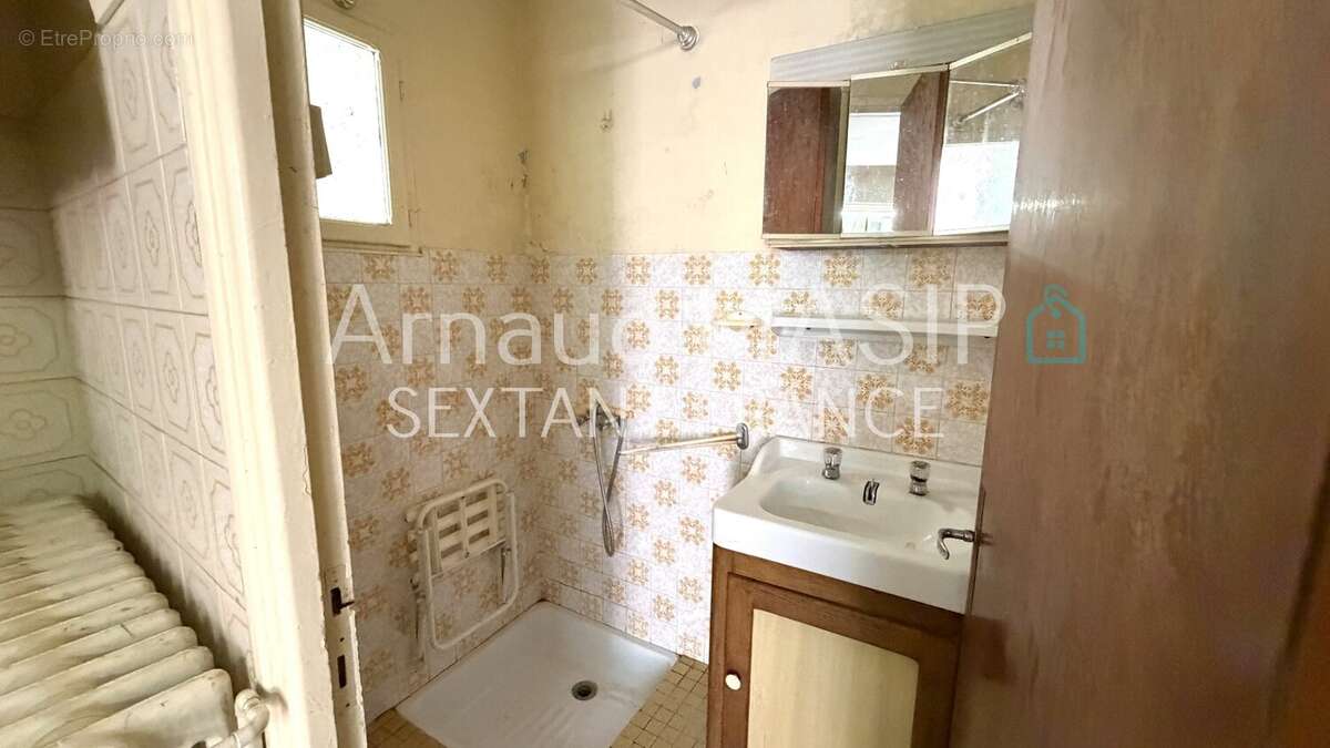 Maison de hameau 4f a renover, 3-ch, jardin, terrasse, grange attenante - photo 9