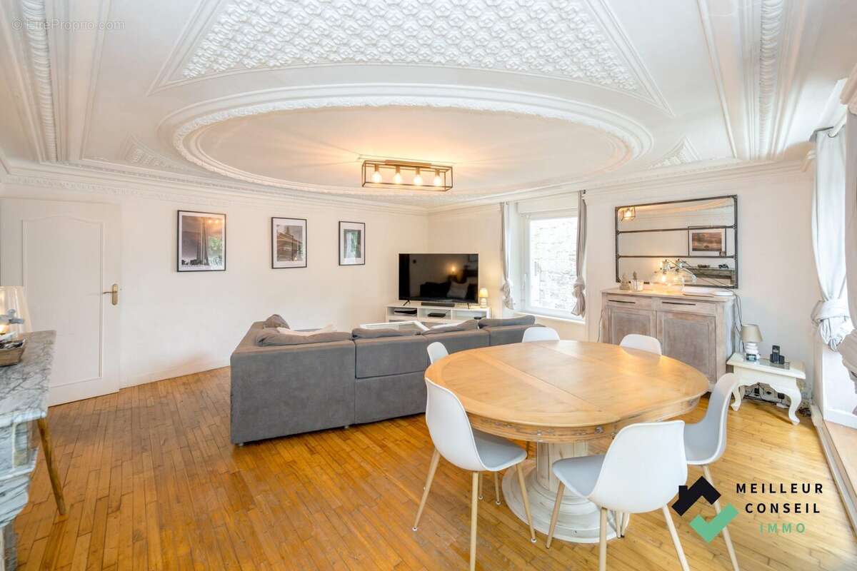 Appartement à QUINTIN