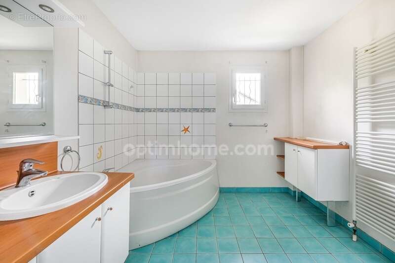 Maison familiale atypique de 170 m² avec jardin, terrasse et garage double – Collonges-au-Mont-d'Or - photo 14