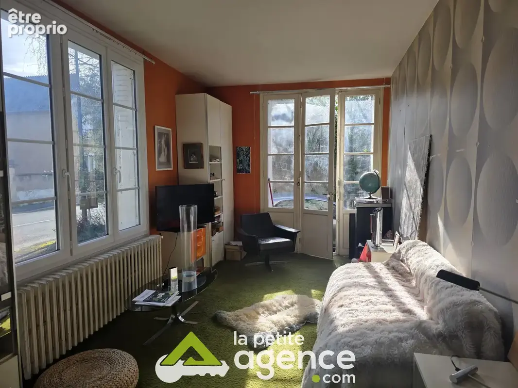 DUN SUR AURON : Belle maison comprenant cinq chambres édifiée sur 1570 m2 de terrain clos et arboré sur sous-s - photo 8