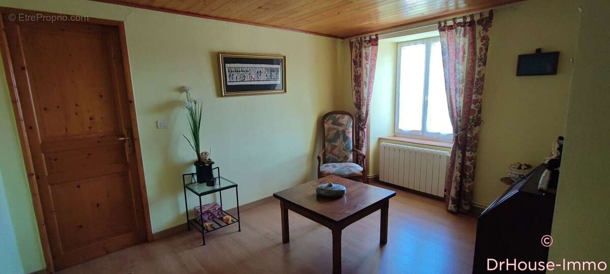 Maison à VEDRINES-SAINT-LOUP