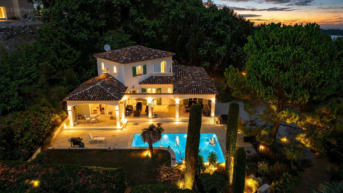 Maison 155 m² à Roquefort-Les-Pins  - photo 21