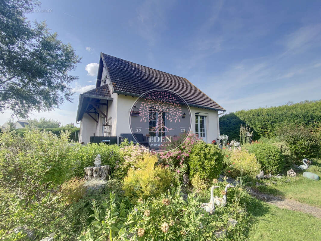 Maison à CHERISY