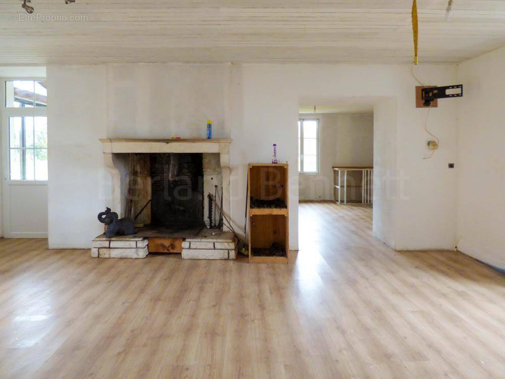 Maison à CHEF-BOUTONNE