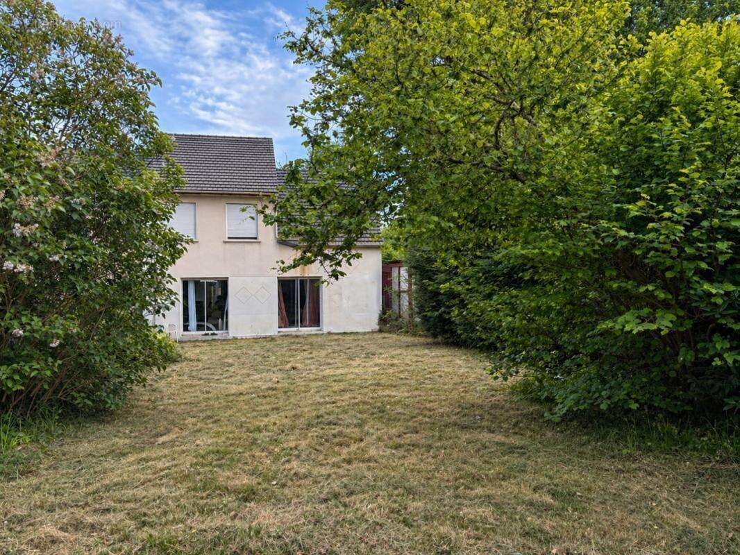 Maison à LES ESSARTS-LE-ROI