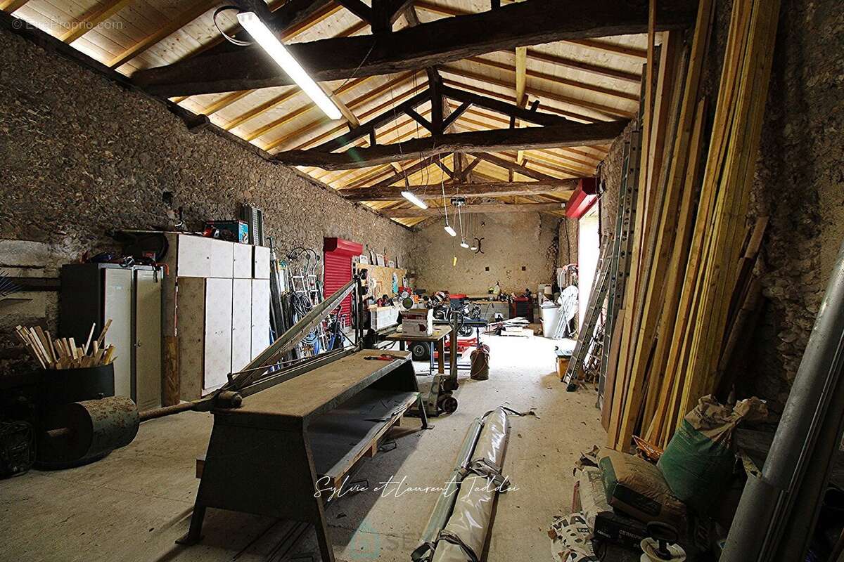 Maison bourgeoise en pierre renovee avec piscine, dependances et plus de 3,6 hectares de terrain - photo 17