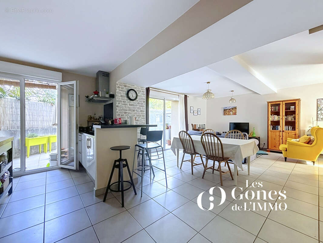 CRAPONNE   Appartement T4 Duplex de 97 m2 Carrez + 21 m2 utiles   Jardin, 2 parkings - photo 9