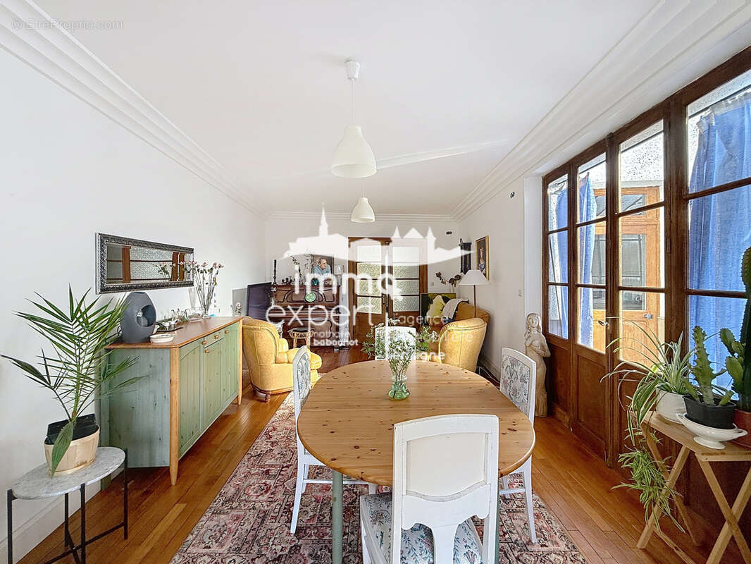 Maison à MIRECOURT
